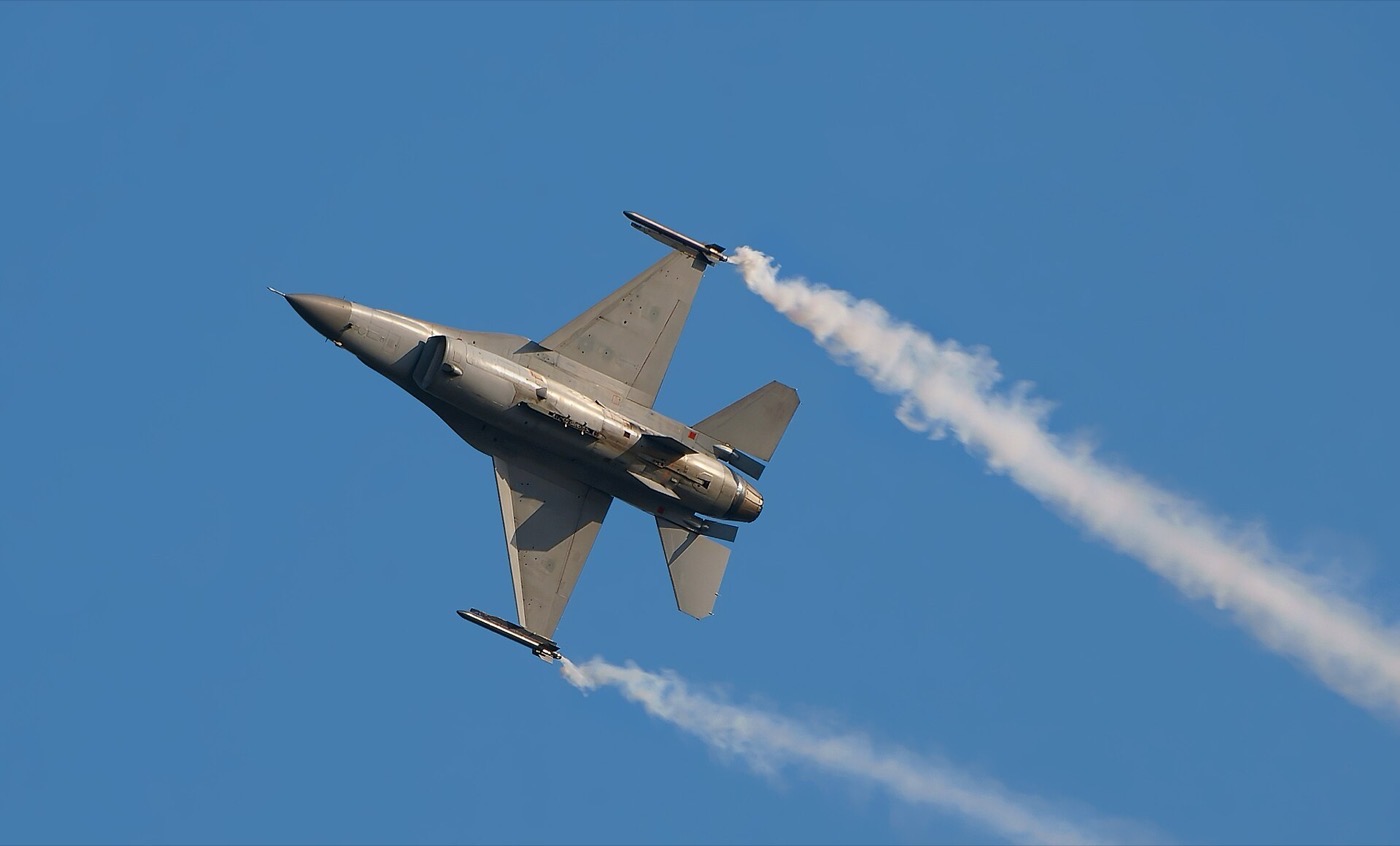 F-16 belge en démonstration aérienne